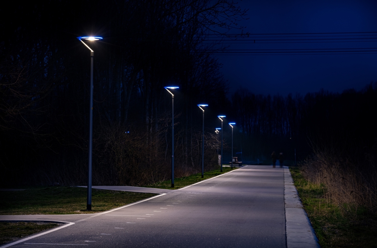 Lightronics PRUNUS F armaturen langs weg in het Lumierepark in Almere