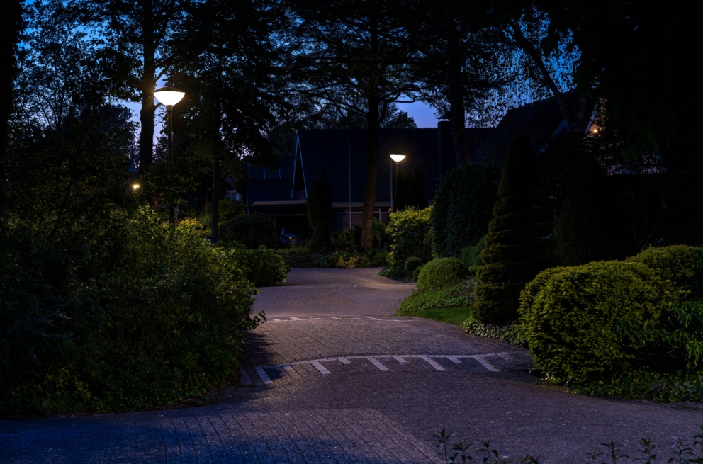 Lightronics CEDER A2 armaturen langs een looppad in het Fabritiuspark in Heerhugowaard