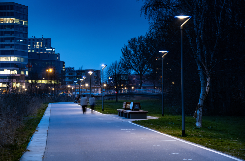 Lightronics PRUNUS F armaturen langs weg in het Lumierepark in Almere