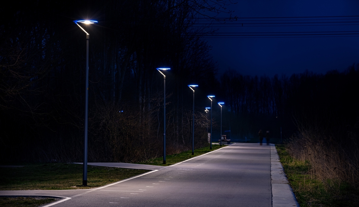 Lightronics PRUNUS F armaturen langs weg in het Lumierepark in Almere